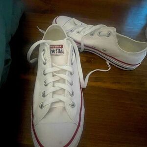 Women’s size 9 converse